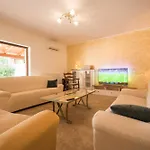 Noina Arka, A Charming With A Pool Surrounded By Nature بيت للعطل *