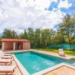 بيت للعطل Noina Arka, A Charming With A Pool Surrounded By Nature Divšići