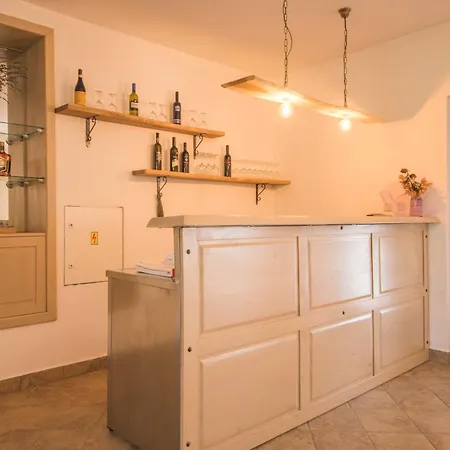 Noina Arka, A Charming With A Pool Surrounded By Nature Hébergement de vacances *