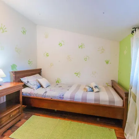 Noina Arka, A Charming With A Pool Surrounded By Nature Divšići