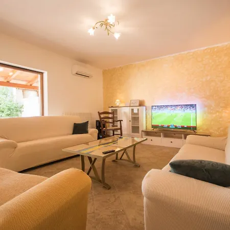 Noina Arka, A Charming With A Pool Surrounded By Nature Сasa de vacaciones *