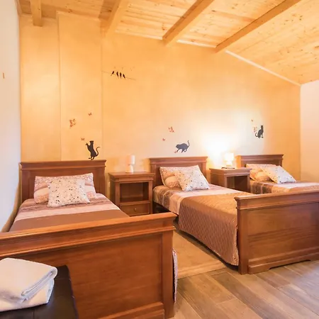 Hébergement de vacances Noina Arka, A Charming With A Pool Surrounded By Nature Divšići