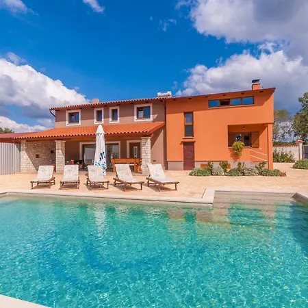 Noina Arka, A Charming With A Pool Surrounded By Nature Divšići