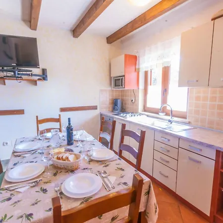 Noina Arka, A Charming With A Pool Surrounded By Nature *