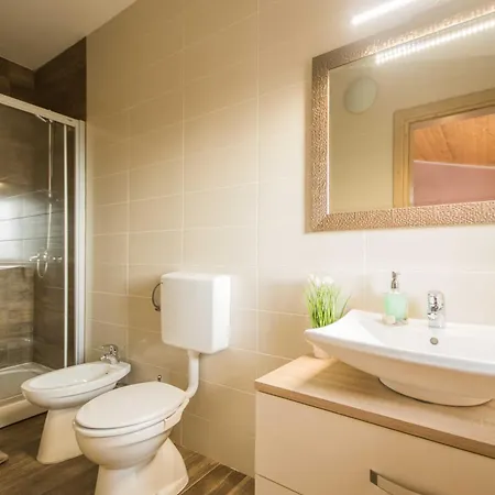 Noina Arka, A Charming With A Pool Surrounded By Nature * Divšići