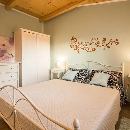 Noina Arka, A Charming With A Pool Surrounded By Nature *