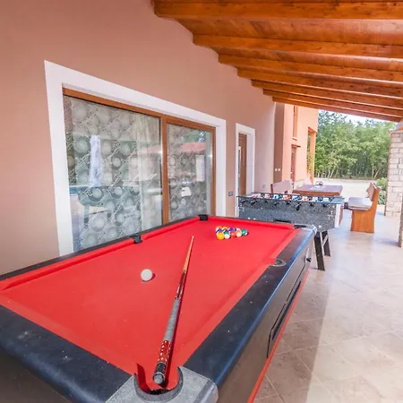 Hébergement de vacances Noina Arka, A Charming With A Pool Surrounded By Nature *