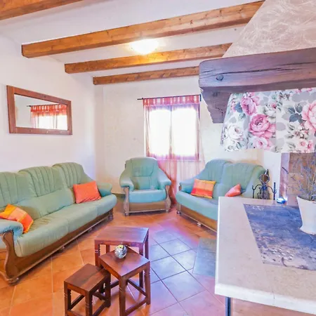 Noina Arka, A Charming With A Pool Surrounded By Nature