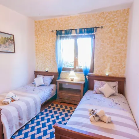 Сasa de vacaciones Noina Arka, A Charming With A Pool Surrounded By Nature