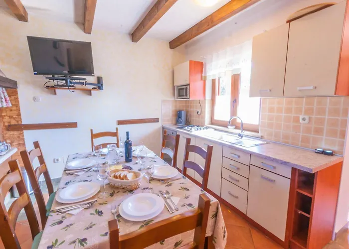 Noina Arka, A Charming With A Pool Surrounded By Nature *