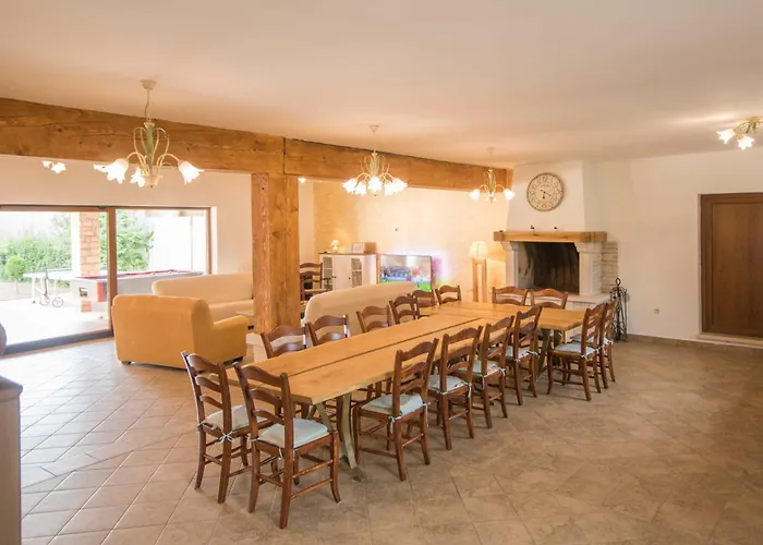 Noina Arka, A Charming With A Pool Surrounded By Nature * Divšići