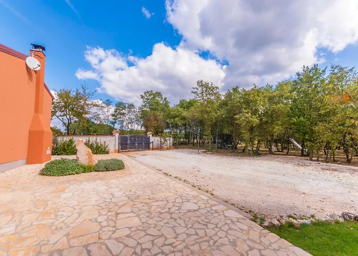 Noina Arka, A Charming With A Pool Surrounded By Nature Dom wakacyjny Divšići