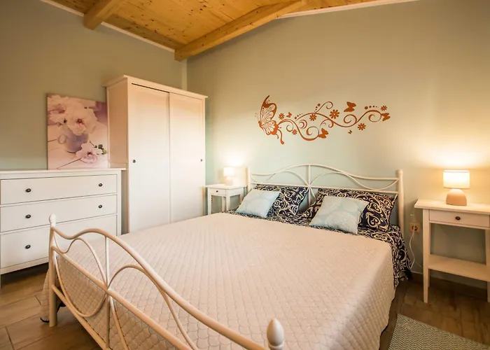 Noina Arka, A Charming With A Pool Surrounded By Nature *