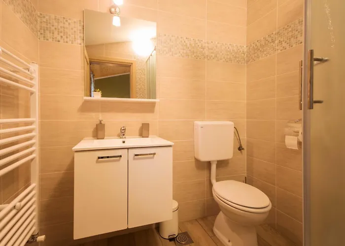 Noina Arka, A Charming With A Pool Surrounded By Nature Divšići