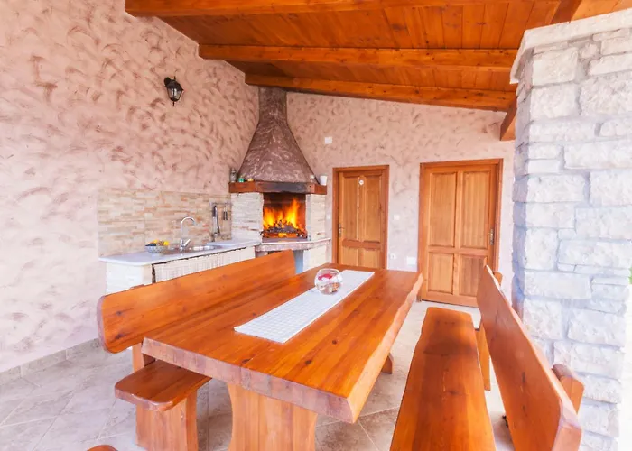 Noina Arka, A Charming With A Pool Surrounded By Nature Dom wakacyjny Divšići