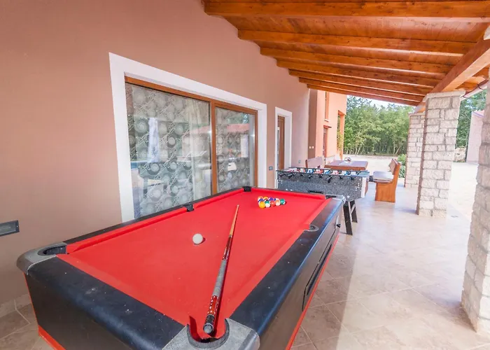 Dom wakacyjny Noina Arka, A Charming With A Pool Surrounded By Nature *