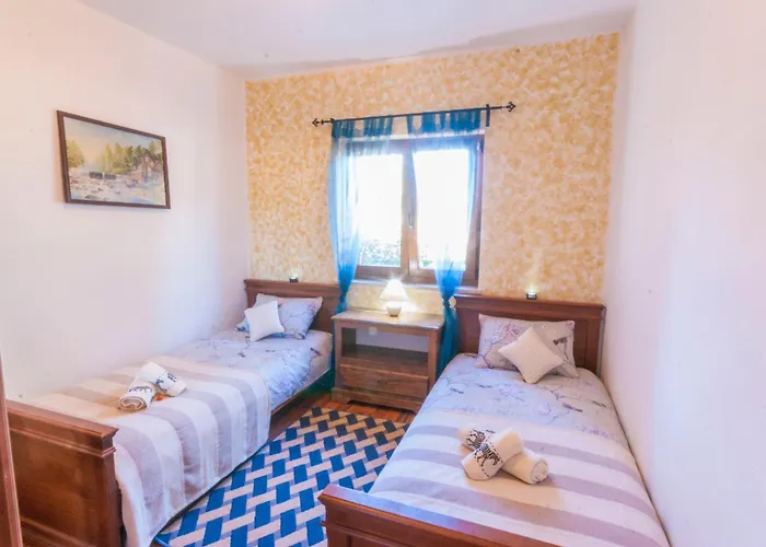 Dom wakacyjny Noina Arka, A Charming With A Pool Surrounded By Nature