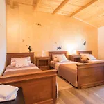 Дом отдыха Noina Arka, A Charming With A Pool Surrounded By Nature Divsici