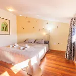 Noina Arka, A Charming With A Pool Surrounded By Nature Дом отдыха Divsici
