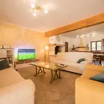 Дом отдыха Noina Arka, A Charming With A Pool Surrounded By Nature *