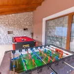 Дом отдыха Noina Arka, A Charming With A Pool Surrounded By Nature Divsici