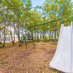Дом отдыха Noina Arka, A Charming With A Pool Surrounded By Nature