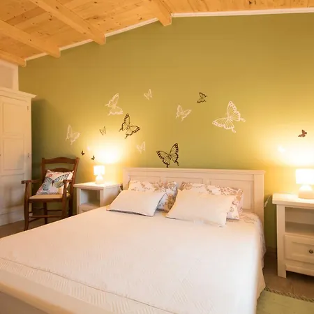 בית נופש Noina Arka, A Charming With A Pool Surrounded By Nature