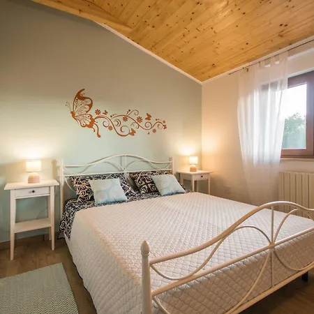Noina Arka, A Charming With A Pool Surrounded By Nature בית נופש Divšići