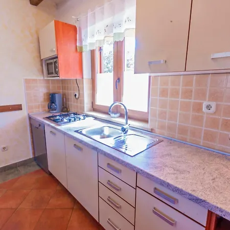 度假居 Noina Arka, A Charming With A Pool Surrounded By Nature Divšići