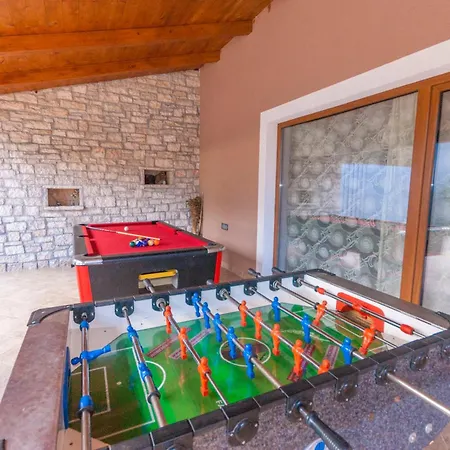 בית נופש Noina Arka, A Charming With A Pool Surrounded By Nature Divšići