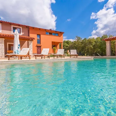 Noina Arka, A Charming With A Pool Surrounded By Nature