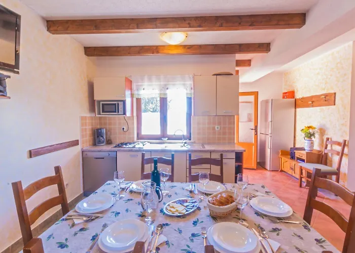 Noina Arka, A Charming With A Pool Surrounded By Nature Holiday home